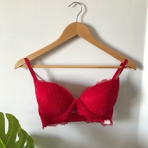 Gilly Hicks bra